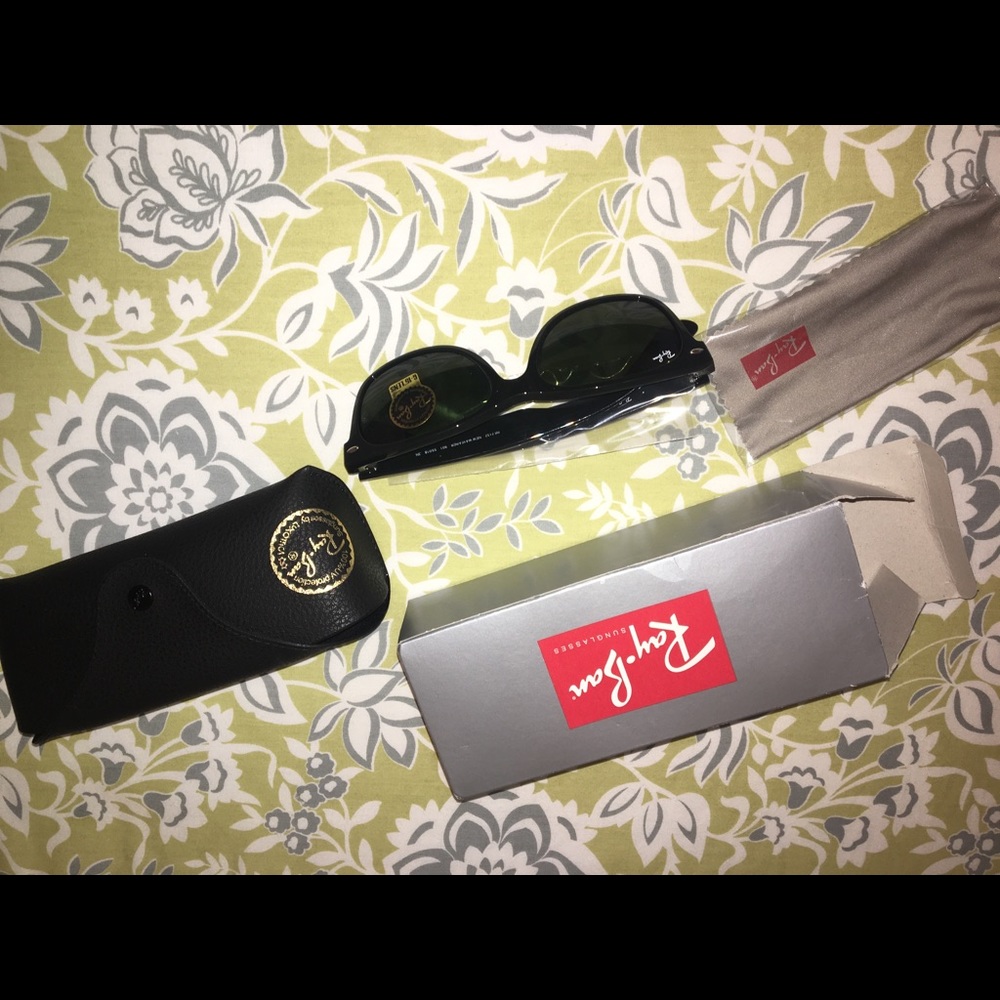 Ray Ban New Wayfarer RB2132 NEW